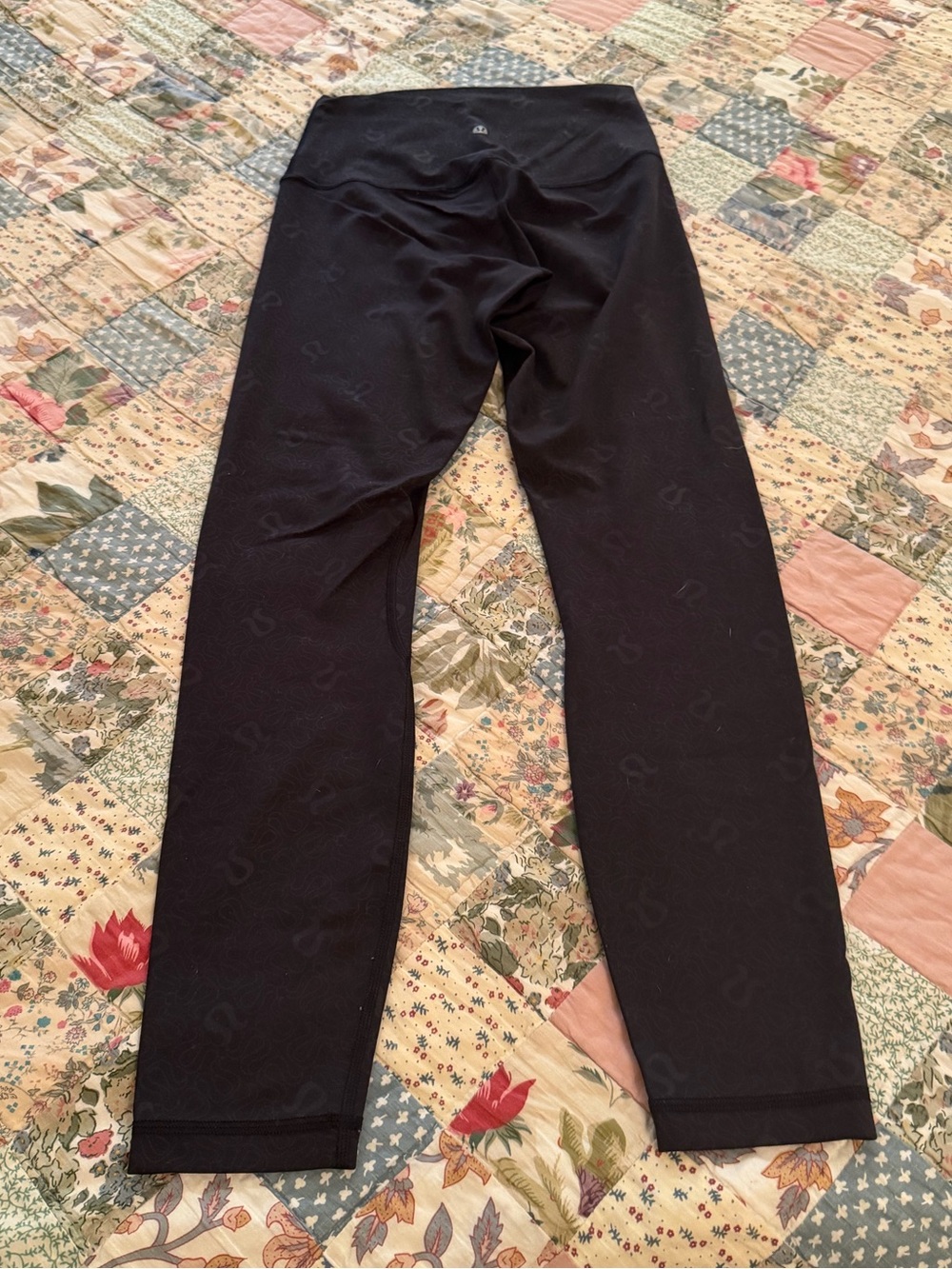 LULULEMON ALIGN HIGH RISE 25” SIZE 4 BLACK MONOGRAM - Picture 3 of 4